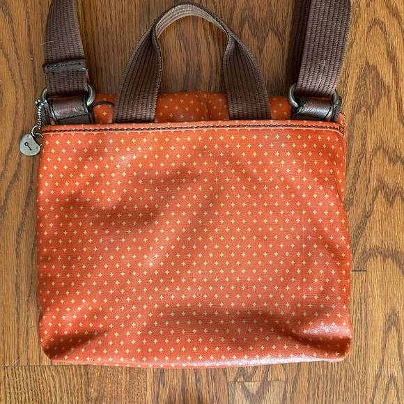 Fossil all weather crossbody with matching wallet. Leather trim. - Picture 4 of 6